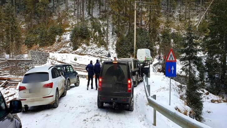 ALERTĂ pe un drum din România: 40 de persoane au sunat la 112!